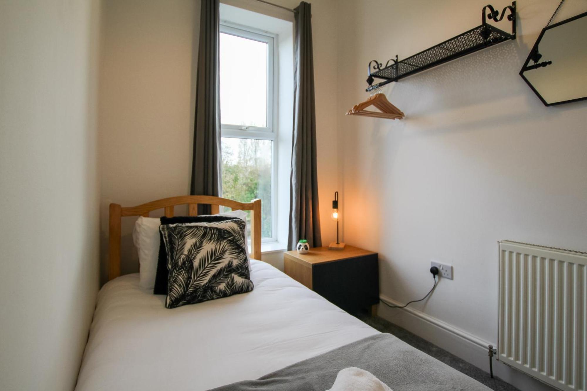 Fairways View - Spacious Apartment - Sleeps 6 - Lovely Views - By Rework Accommodation Hoylake Extérieur photo