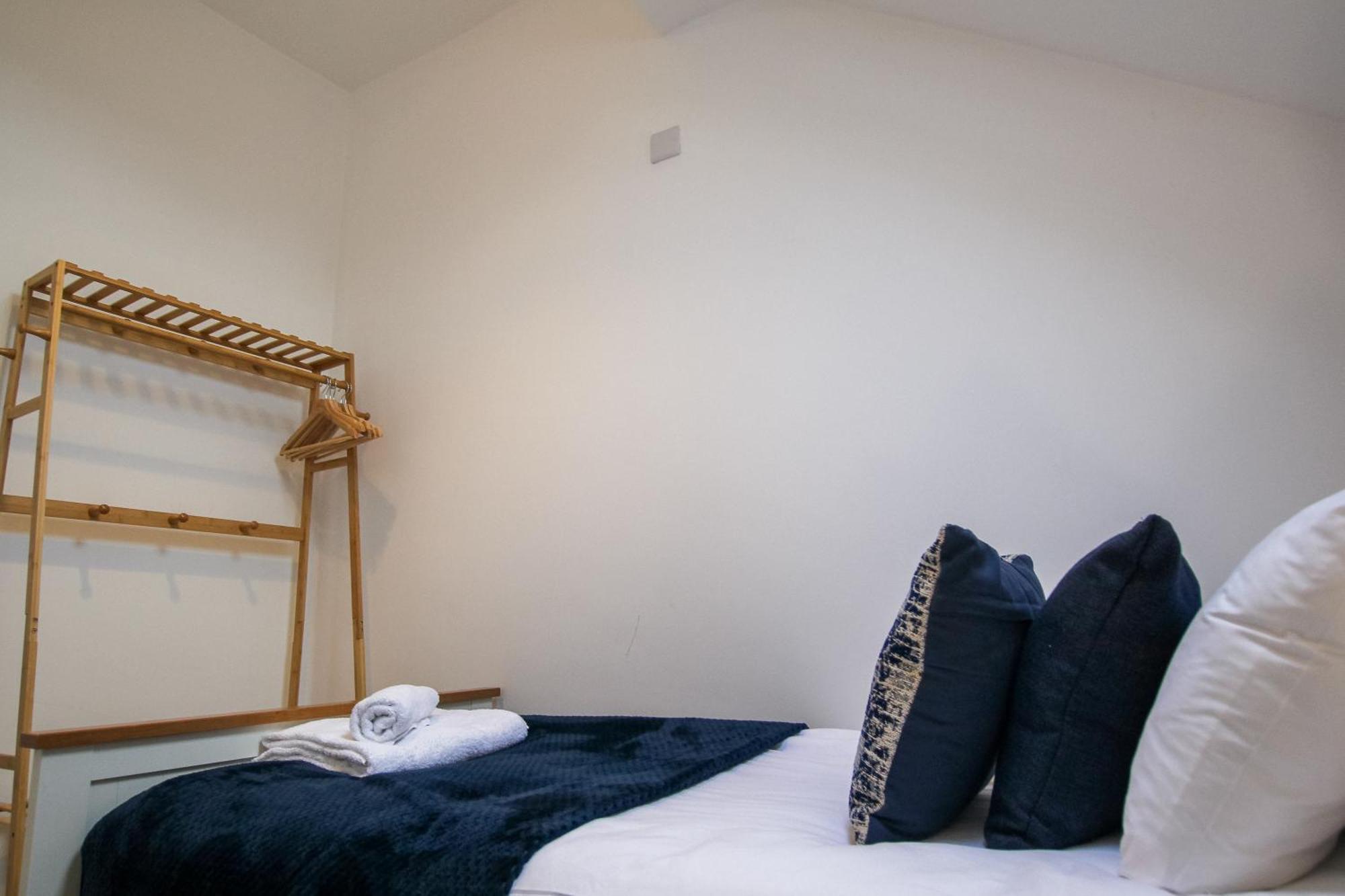 Fairways View - Spacious Apartment - Sleeps 6 - Lovely Views - By Rework Accommodation Hoylake Extérieur photo