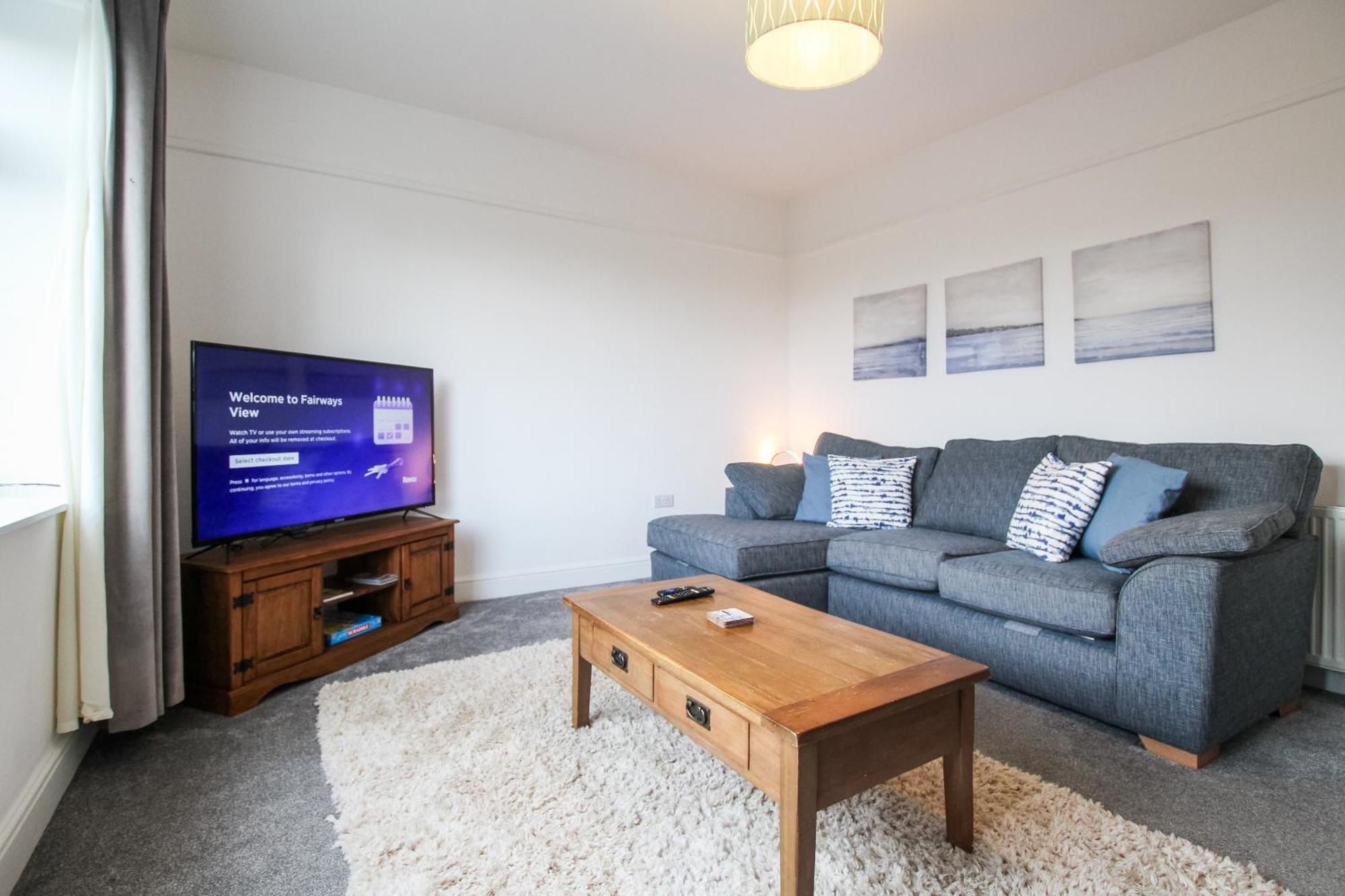 Fairways View - Spacious Apartment - Sleeps 6 - Lovely Views - By Rework Accommodation Hoylake Extérieur photo
