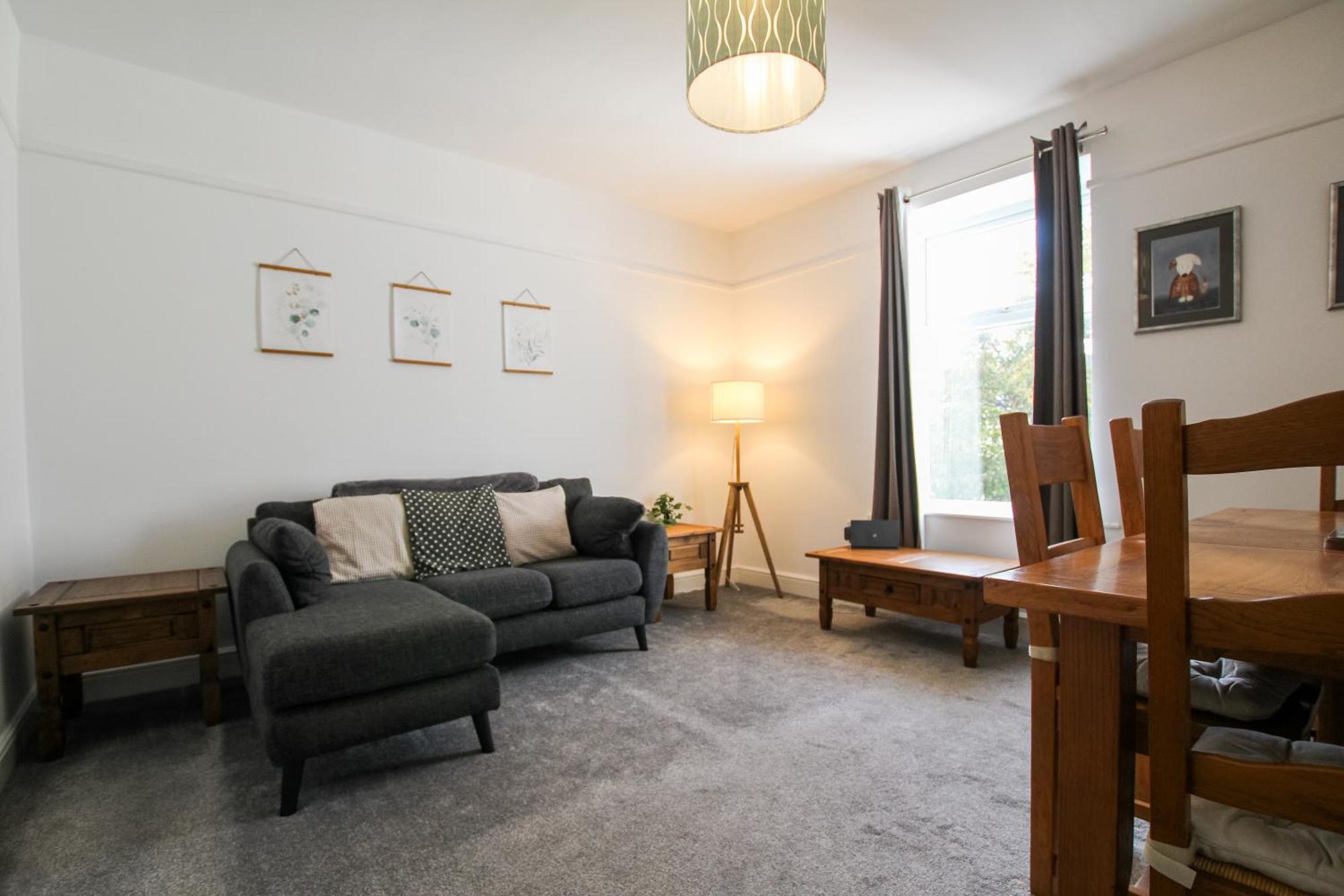 Fairways View - Spacious Apartment - Sleeps 6 - Lovely Views - By Rework Accommodation Hoylake Extérieur photo