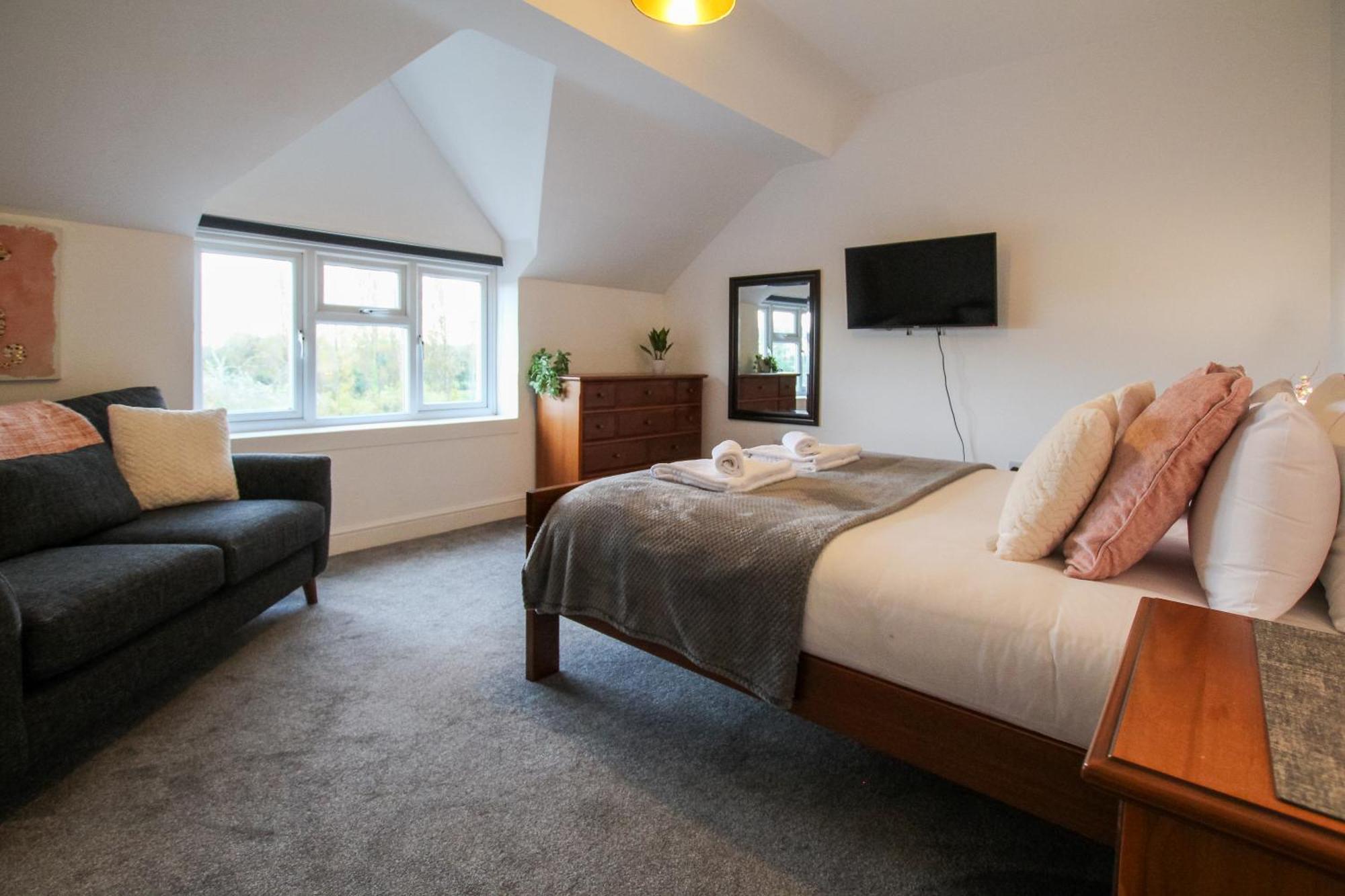 Fairways View - Spacious Apartment - Sleeps 6 - Lovely Views - By Rework Accommodation Hoylake Extérieur photo