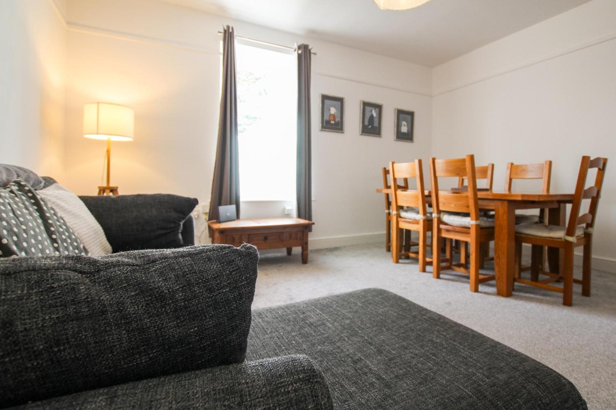 Fairways View - Spacious Apartment - Sleeps 6 - Lovely Views - By Rework Accommodation Hoylake Extérieur photo